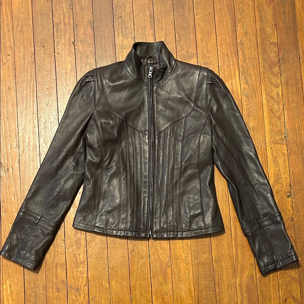 Gallery Women's Sleek dark brown Leather Jacket
